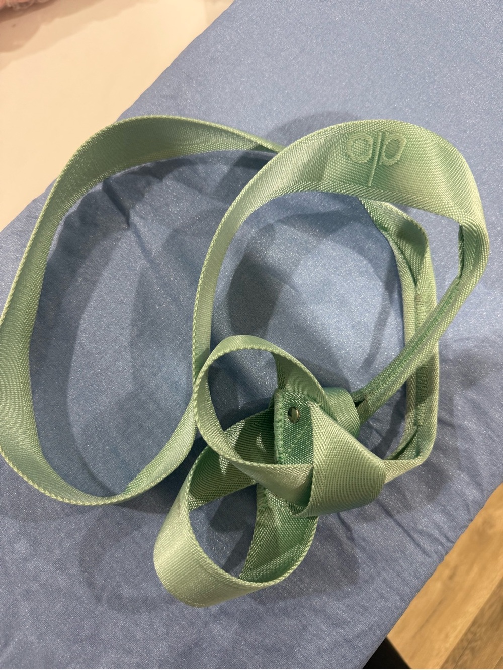 Alo yoga mat carrier